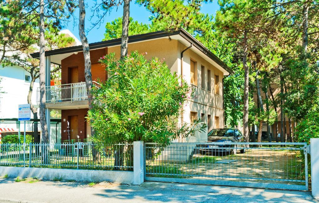 Elia Apartment *